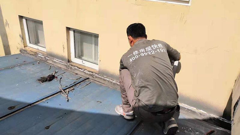 钢结构厂房岩棉板：揭秘其价格构成与选型要点**